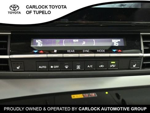 Used 2025 Toyota Sienna XLE image 12