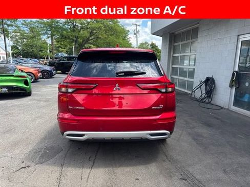 Used 2024 Mitsubishi Outlander 4WD Plug-In Hybrid image 3