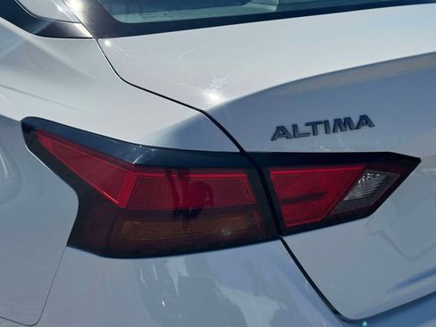 Used 2025 Nissan Altima 2.5 S FWD image 10