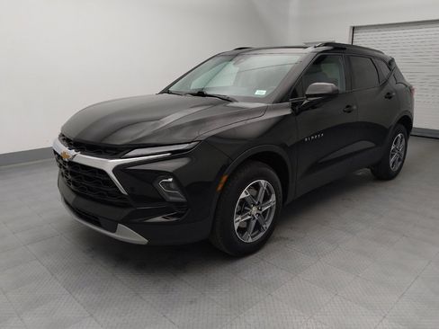 Used 2023 Chevrolet Blazer LT w/ Convenience Package FWD image 2