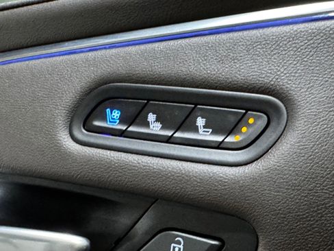 Used 2021 Cadillac Escalade ESV Premium Luxury image 33