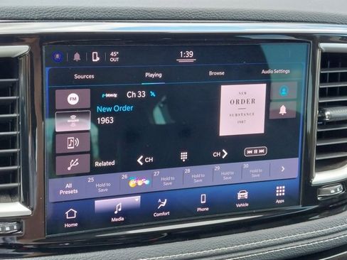 Used 2022 Chrysler Pacifica Touring-L image 40