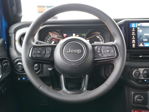 Used 2024 Jeep Wrangler Unlimited AWD/4WD image 17