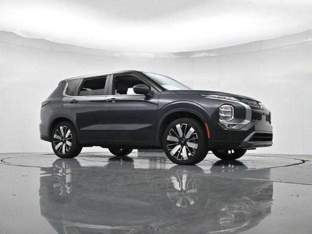 Used 2025 Mitsubishi Outlander SE FWD image 36