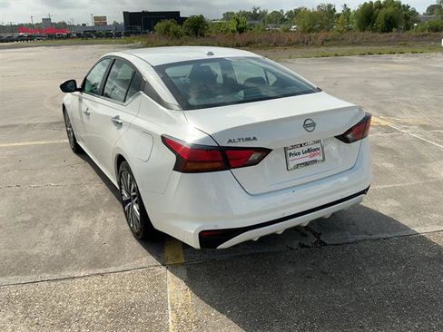 Used 2025 Nissan Altima 2.5 SV image 8