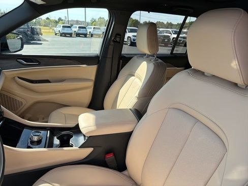 New 2025 Jeep Grand Cherokee Limited w/ Luxury Tech Group II image 9