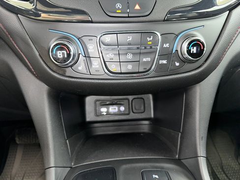 Used 2022 Chevrolet Equinox RS w/ RS Leather Package image 17