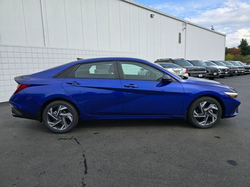 New 2025 Hyundai Elantra Sport image 3