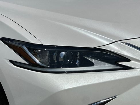 Used 2021 Lexus ES 300h w/ Accessory Package FWD image 13