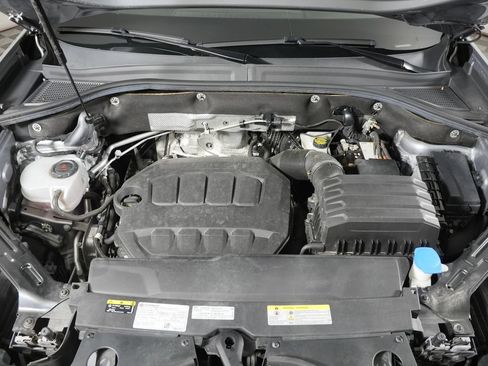 Used 2024 Volkswagen Atlas Cross Sport SE AWD/4WD image 35
