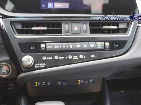 Used 2025 Lexus ES 350 w/ Premium Package FWD image 19