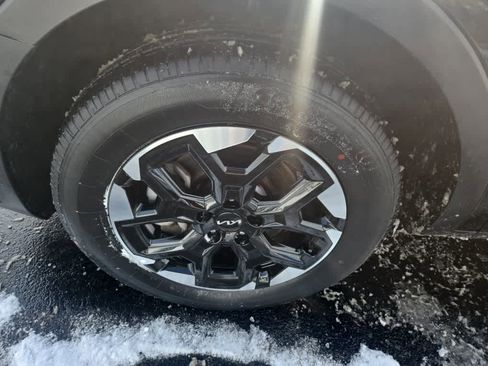 Used 2024 Kia Sorento S image 15