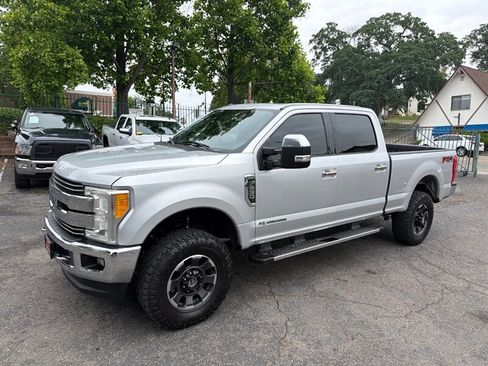 Used 2017 Ford F250 Lariat w/ Lariat Ultimate Package AWD/4WD image 15