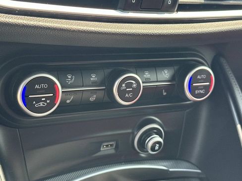 Used 2022 Alfa Romeo Stelvio Veloce AWD/4WD image 21