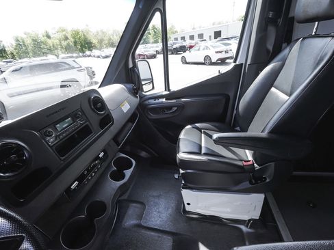 Used 2025 Mercedes-Benz Sprinter 2500 image 24