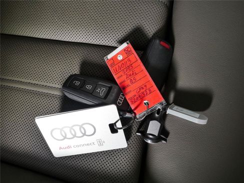 Used 2025 Audi Q5 Prestige w/ 20" Wheel Package AWD/4WD image 27