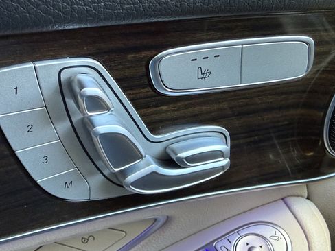 Used 2022 Mercedes-Benz GLC 300 image 7