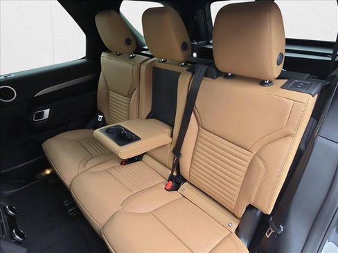 New 2025 Land Rover Discovery Dynamic SE AWD/4WD image 16