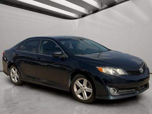 Used 2014 Toyota Camry SE FWD image 7