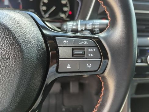 Used 2023 Honda Pilot Sport image 13