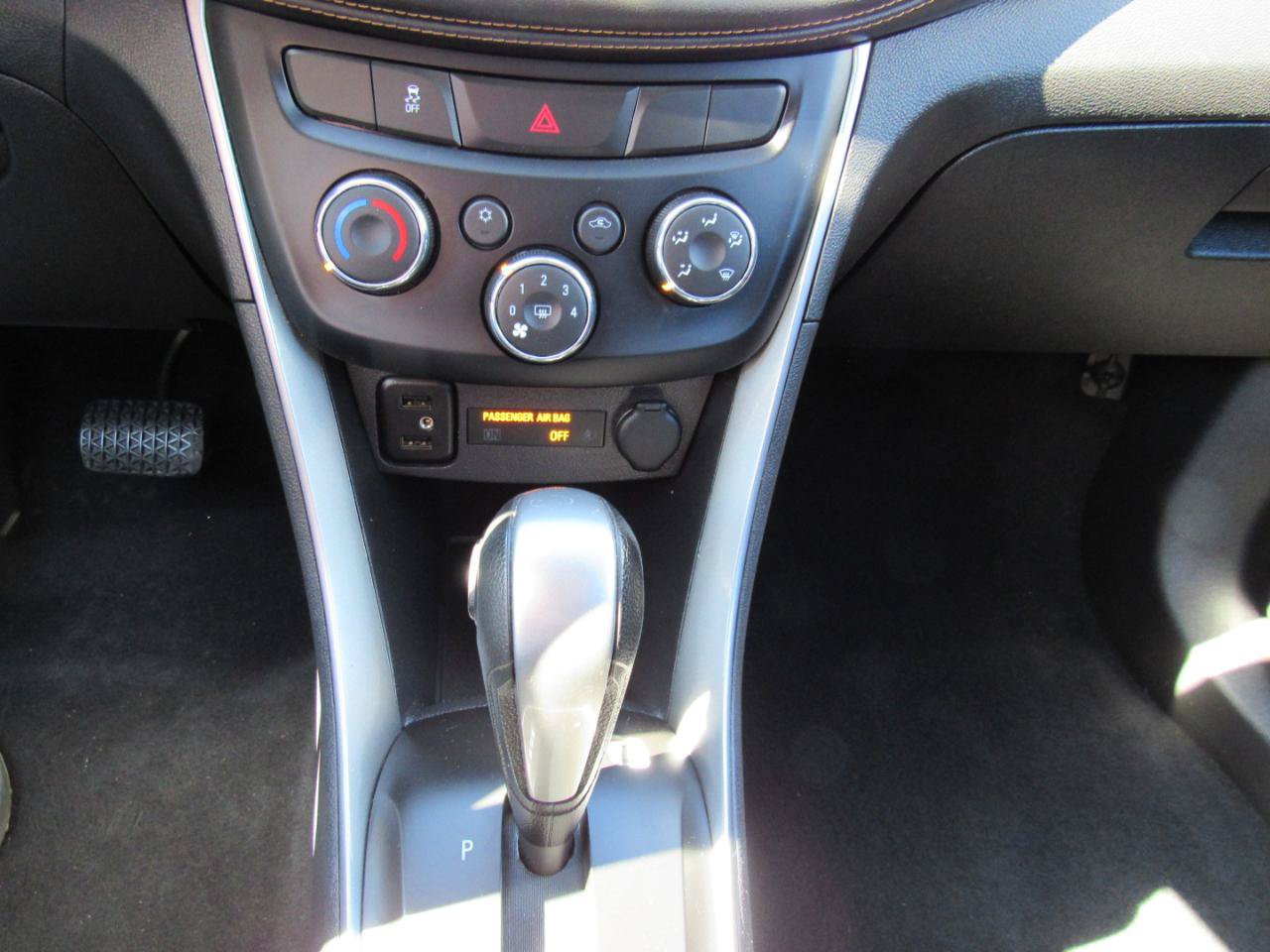 Used 2019 Chevrolet Trax LT w/ LT Convenience Package FWD image 22