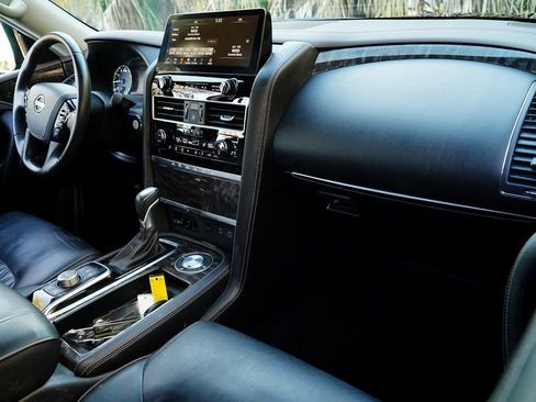 Used 2022 Nissan Armada Platinum w/ Captain's Chairs Package RWD image 10