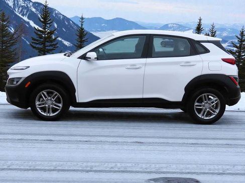 Used 2023 Hyundai Kona SE image 3