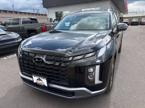 Used 2023 Hyundai Palisade Limited w/ Cargo Package AWD/4WD image 3