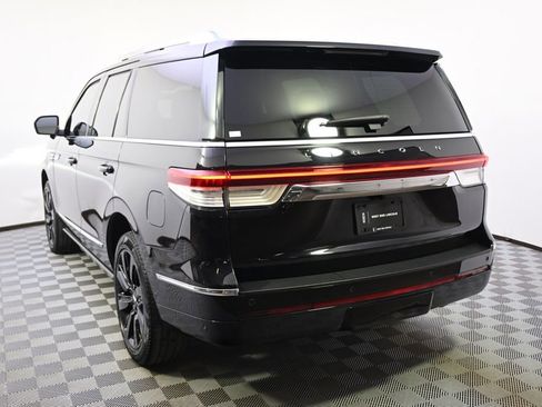 Used 2023 Lincoln Navigator Reserve AWD/4WD image 4