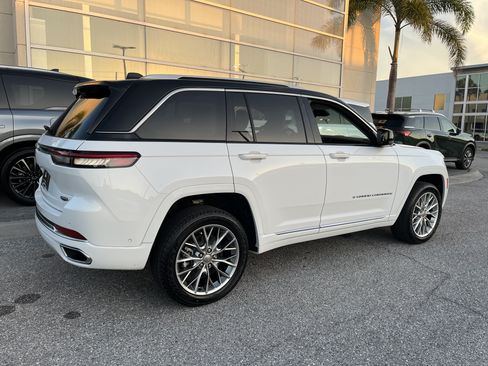 Used 2022 Jeep Grand Cherokee Summit w/ Advanced Protech Group IV AWD/4WD image 9