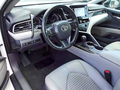 Used 2022 Toyota Camry SE FWD image 9