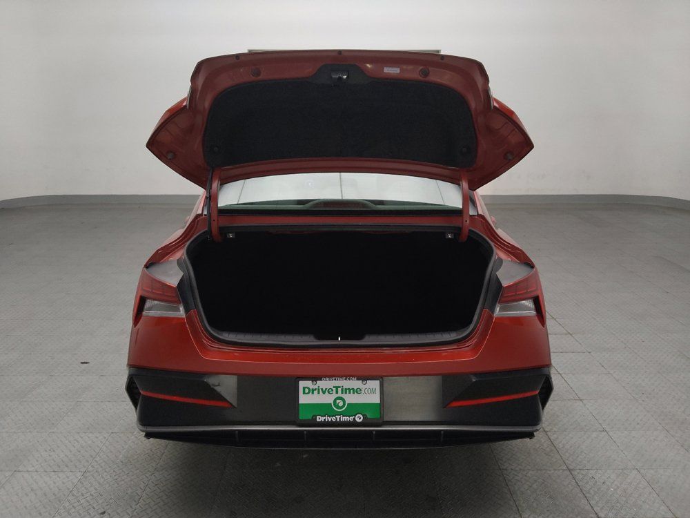 Used 2025 Hyundai Elantra SEL FWD image 29