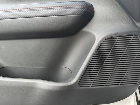 Certified 2025 Nissan Kicks SR image 31