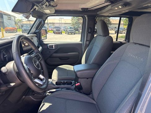 Used 2024 Jeep Wrangler Unlimited Sahara AWD/4WD image 13