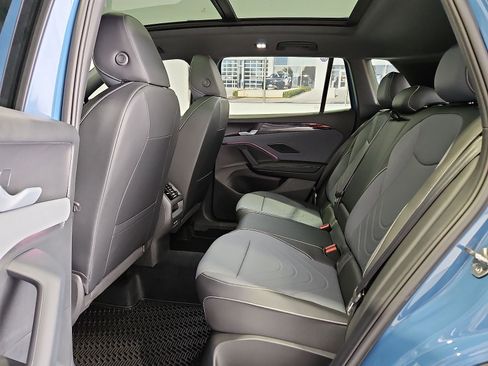 New 2026 Volkswagen Tiguan SE R-Line FWD image 14