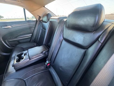 Used 2017 Chrysler 300 Limited w/ Value Package image 31