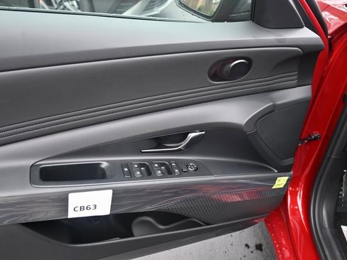 Certified 2025 Hyundai Elantra Sport image 18