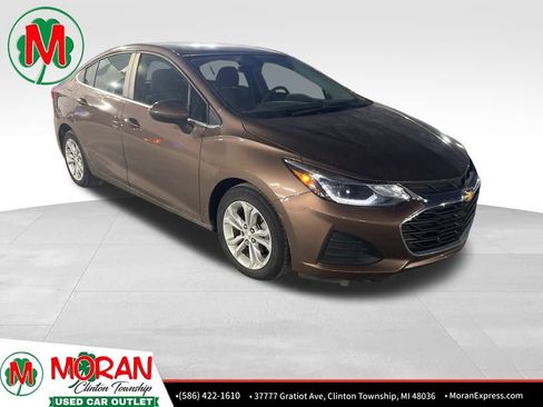 Used 2019 Chevrolet Cruze LT w/ Convenience Package image 1