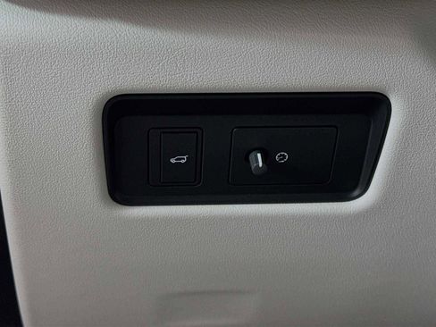 New 2026 Jaguar F-PACE R-Dynamic S image 10