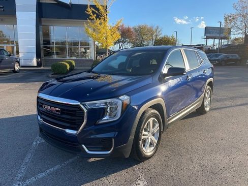 Used 2023 GMC Terrain SLE image 2