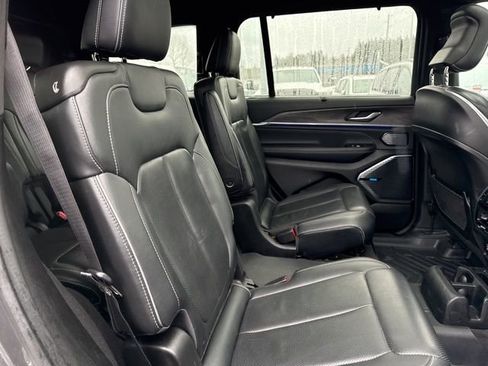 Used 2022 Jeep Grand Cherokee L Overland w/ Luxury Tech Group IV image 16