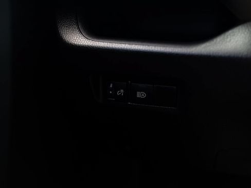Used 2021 Toyota RAV4 LE AWD/4WD image 13