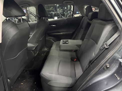 Used 2021 Toyota Venza LE image 8