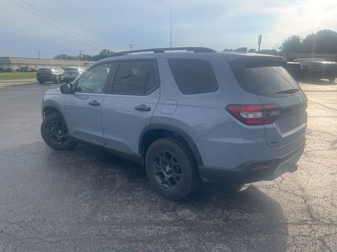 Used 2025 Honda Pilot TrailSport image 5