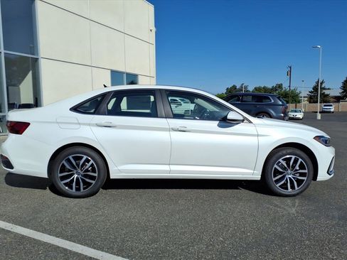 New 2025 Volkswagen Jetta SE image 7
