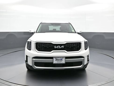Used 2024 Kia Telluride LX AWD/4WD image 2