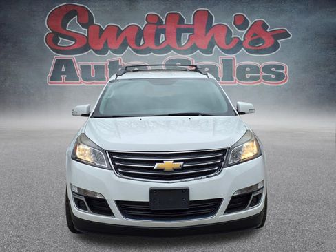 Used 2017 Chevrolet Traverse LT AWD/4WD image 2