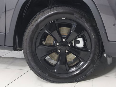 Used 2023 Jeep Cherokee Altitude Lux image 14