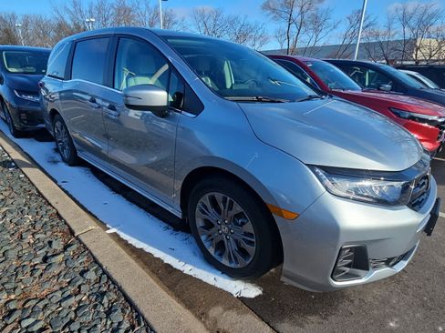 Certified 2026 Honda Odyssey Touring image 4