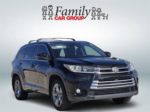 Used 2017 Toyota Highlander Limited Platinum image 2